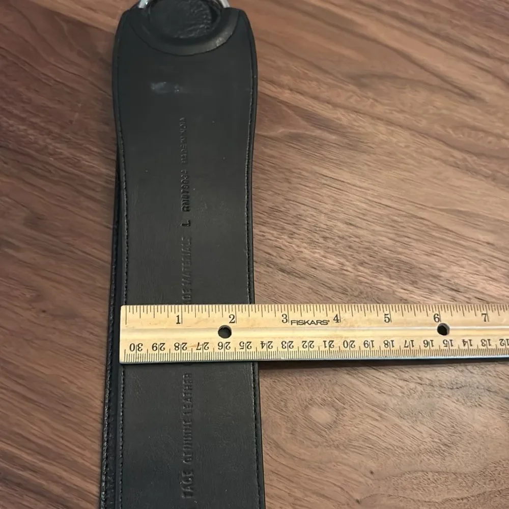 Chico's Leather Statement Belt - Large. Super cute buckle closure, stretch back.